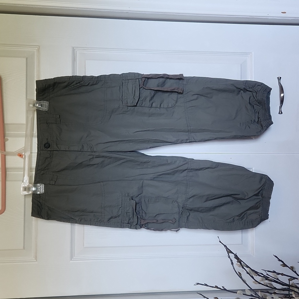 Campus Crew New With Tags Green Cargo  Capri's